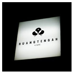 Logo Ruang Tengah Kafe & Resto
